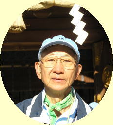 寒川神社神殿前