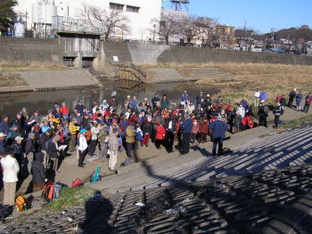 出発式(柏尾川河川敷)