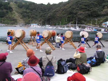 波浮港にて