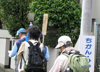 鵠沼住宅街を行く