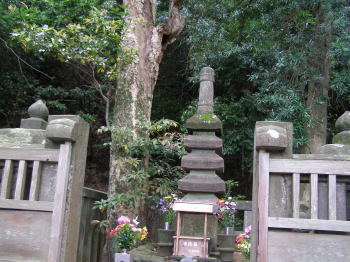 頼朝の墓